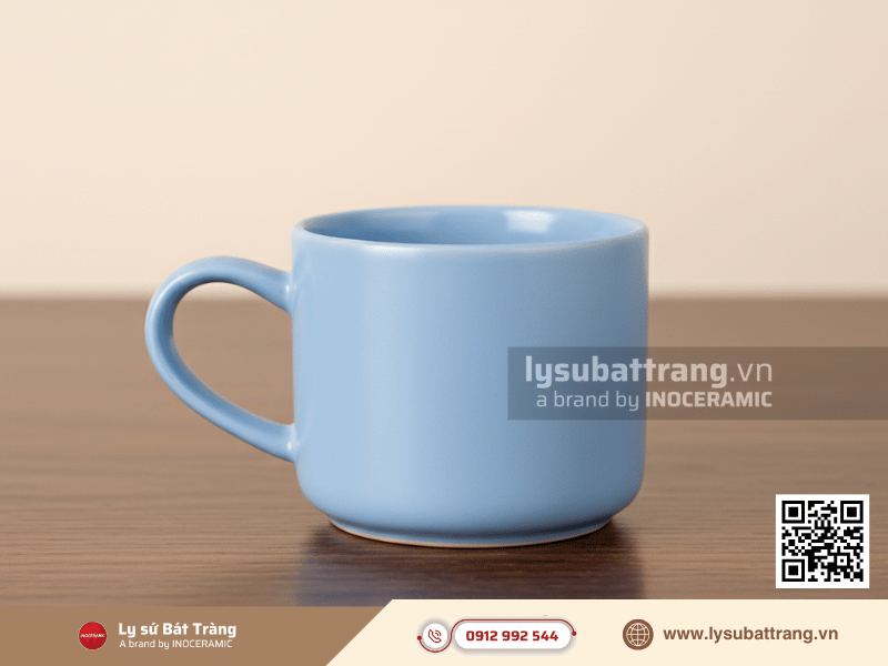 Tay cầm ly sứ giúp cân đối trọng lượng ly sứ thủ công