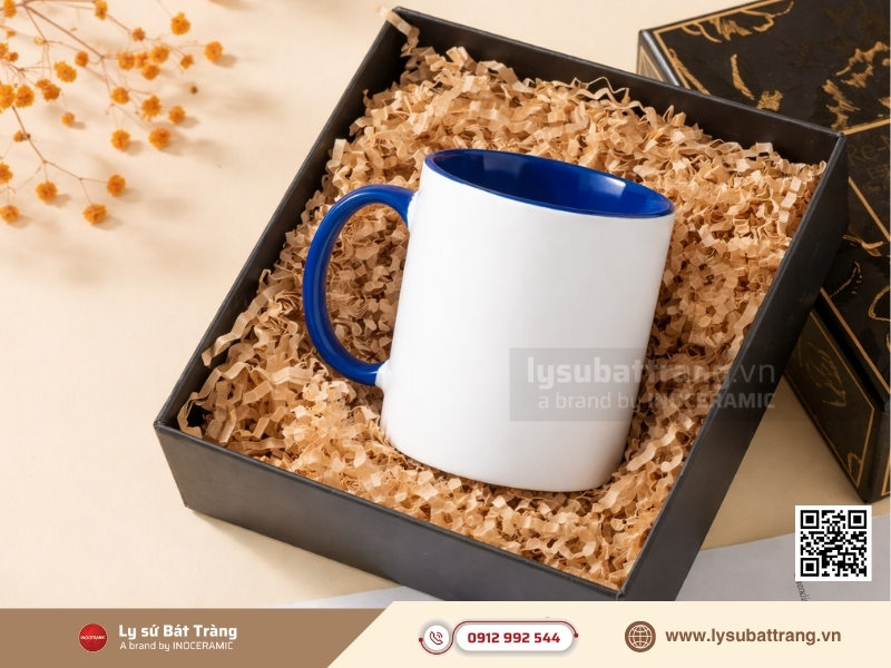 Ly sứ không chỉ là một món đồ gia dụng, mà là "vật bất ly thân" của dân văn phòng