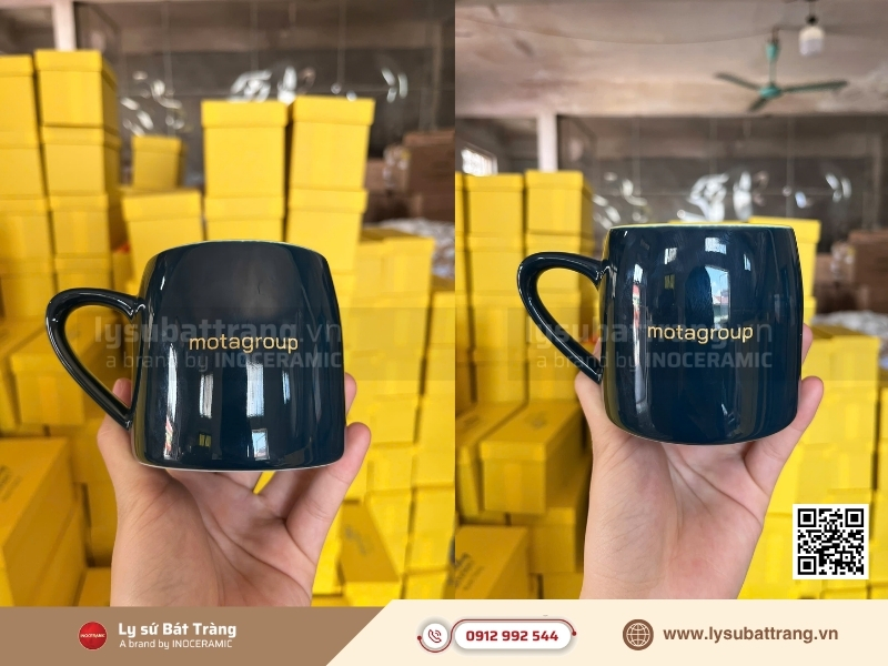 Bước 8 là khâu "thổi hồn" nhận diện vào sản phẩm, biến một chiếc ly sứ trơn thành một đại sứ thương hiệu thực thụ.