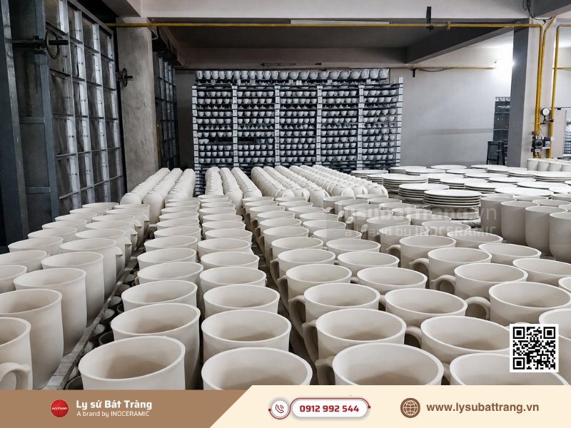 Để tối ưu hóa ngân sách khi đặt in logo lên ly sứ mà vẫn đảm bảo sản phẩm bền đẹp và sang trọng, bạn có thể áp dụng ngay 4 mẹo xương máu dưới đây