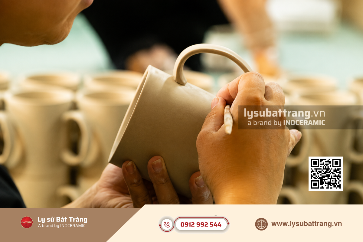 Đáp ứng trọn gói quy trình từ thiết kế, chế tác khuôn mẫu cho đến in ấn logo công nghiệp