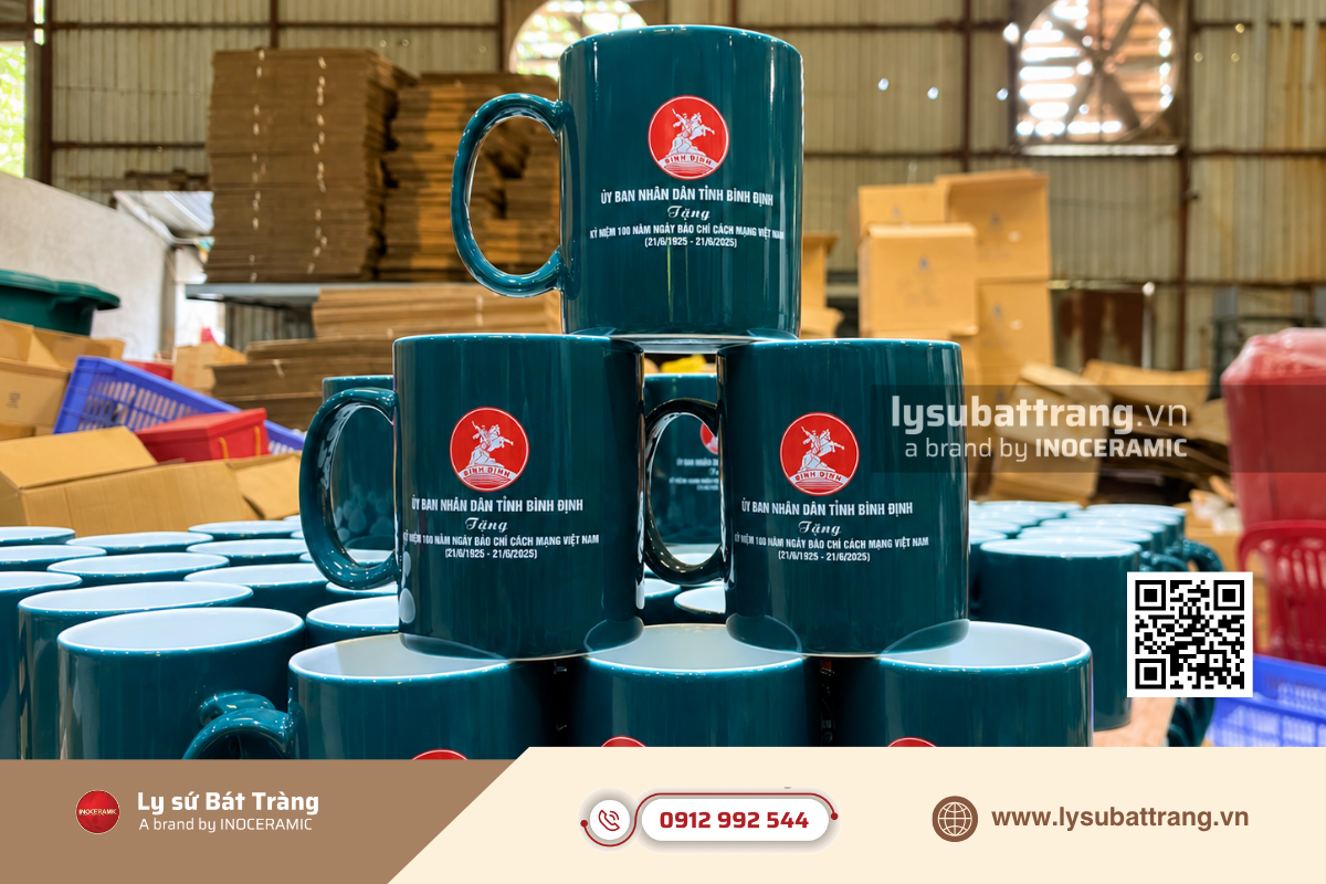 Sản phẩm gốm sứ được trang trí hình ảnh, logo hoặc hoa văn