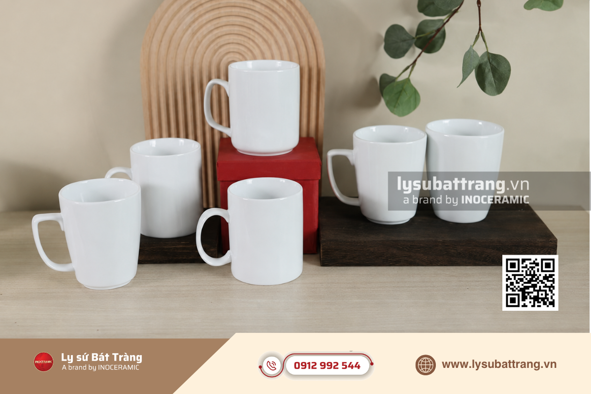 Sắc trắng tinh khôi, chất liệu gốm sứ cao cấp nung ở nhiệt độ cao mang lại bề mặt bóng mịn, bền bỉ và tuyệt đối an toàn cho sức khỏe